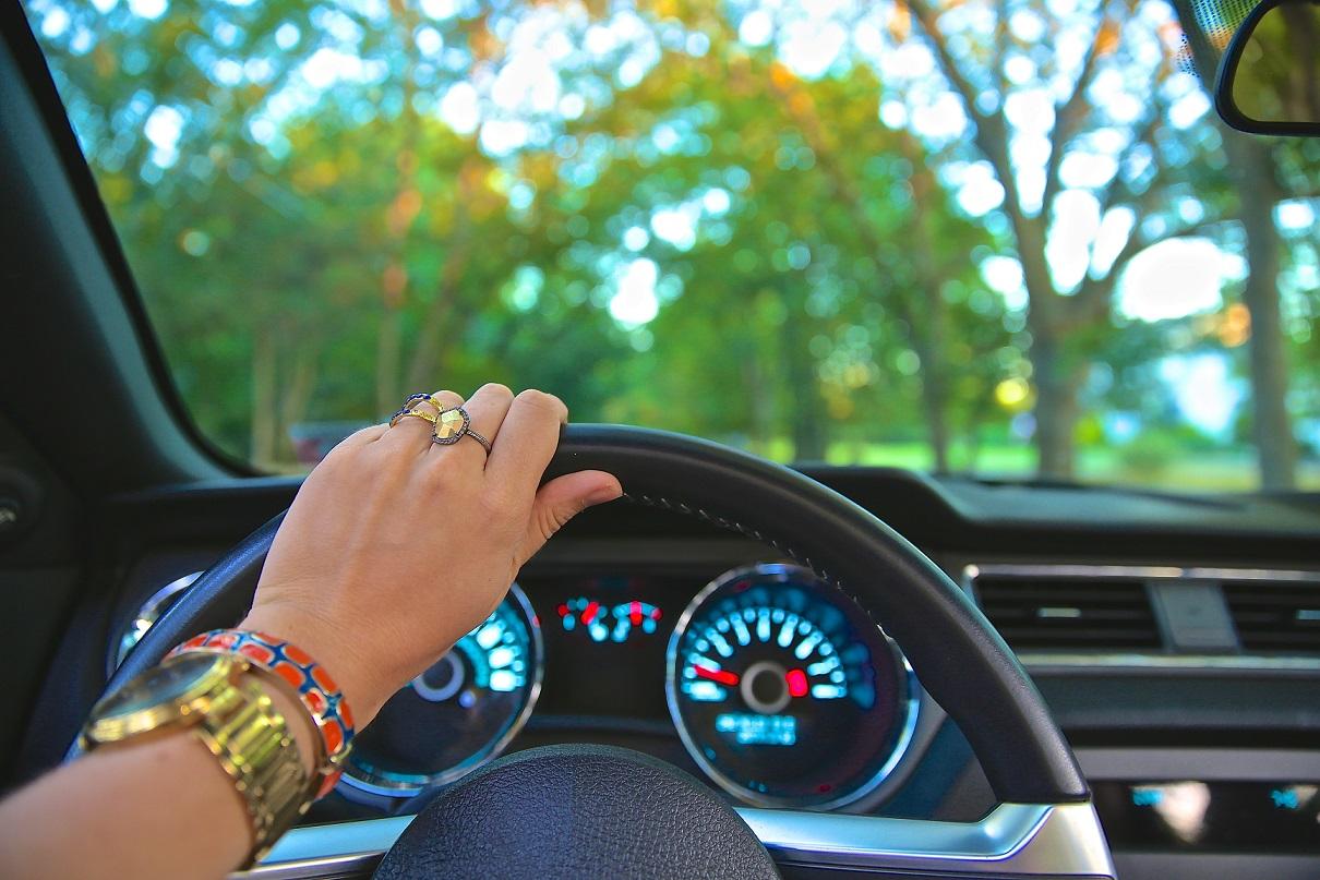 woman_with_her_hands_on_the_steering_wheel