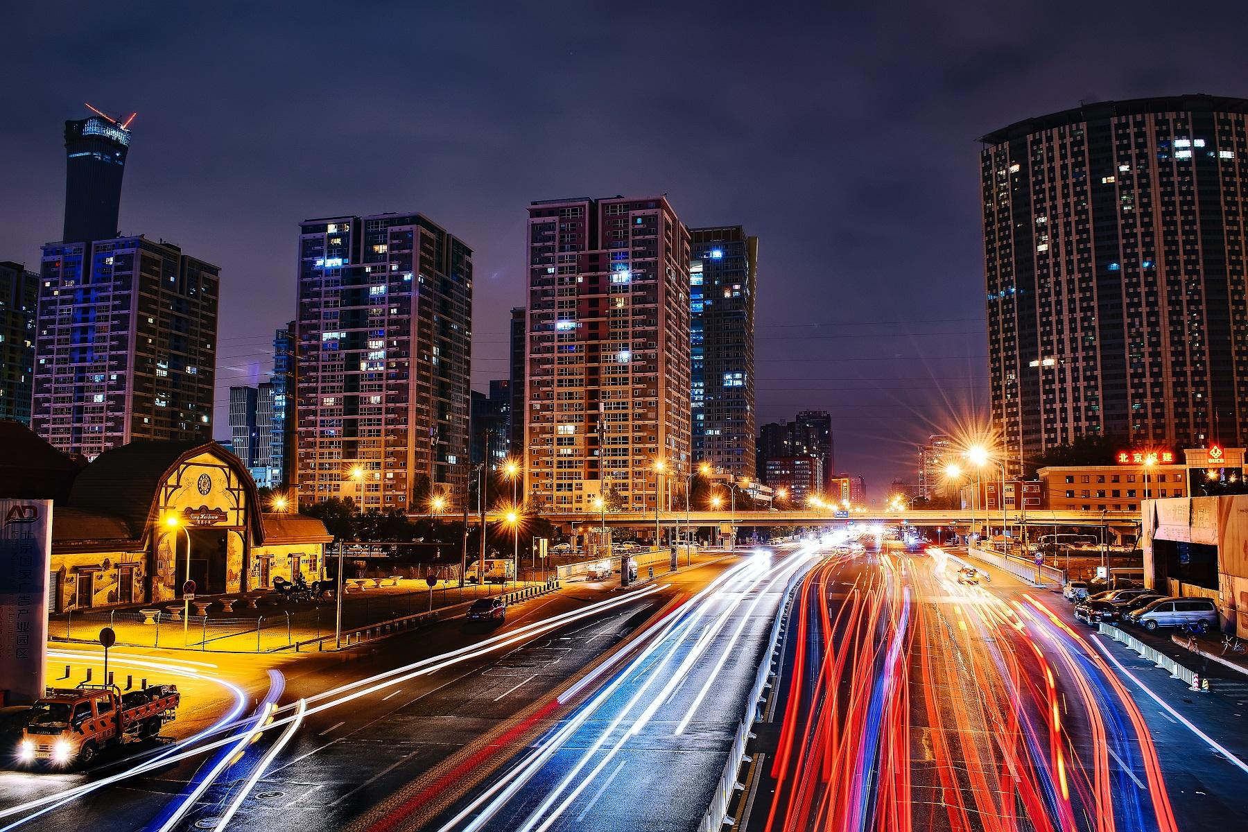 car_lights_timelapse_at_night