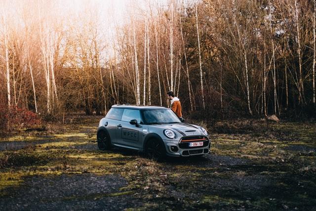 mini_cooper_in_a_forrest