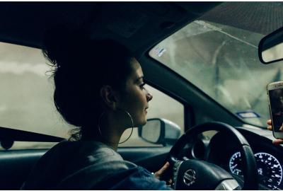 side_profile_of_a_woman_driving
