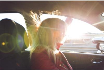 silhouette_of_a_woman_in_a_car