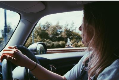 side_profile_of_a_woman_driving_her_mini_cooper