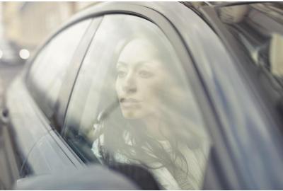 image_of_a_lady_in_the_driving_seat_of_a_car