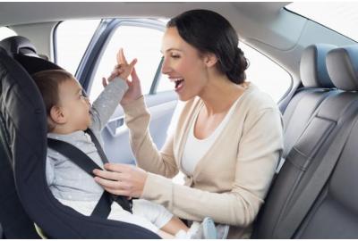 woman_bottle_feeding_her_child_in_a_car