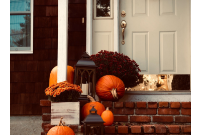 pumpkins_on_a_doorstep