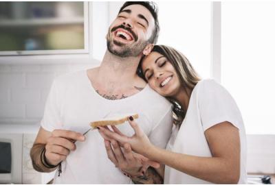 couple_laughing_while_buttering_bread