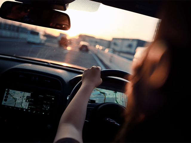 woman_driving_at_the_wheel